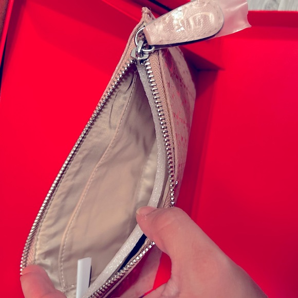 COPY - Guess Dusty Mauve Wallet - Picture 4 of 5